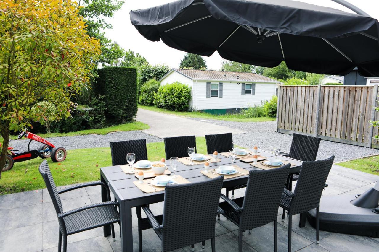Ruim Chalet In Het Hart Van Zeeland Heinkenszand 외부 사진