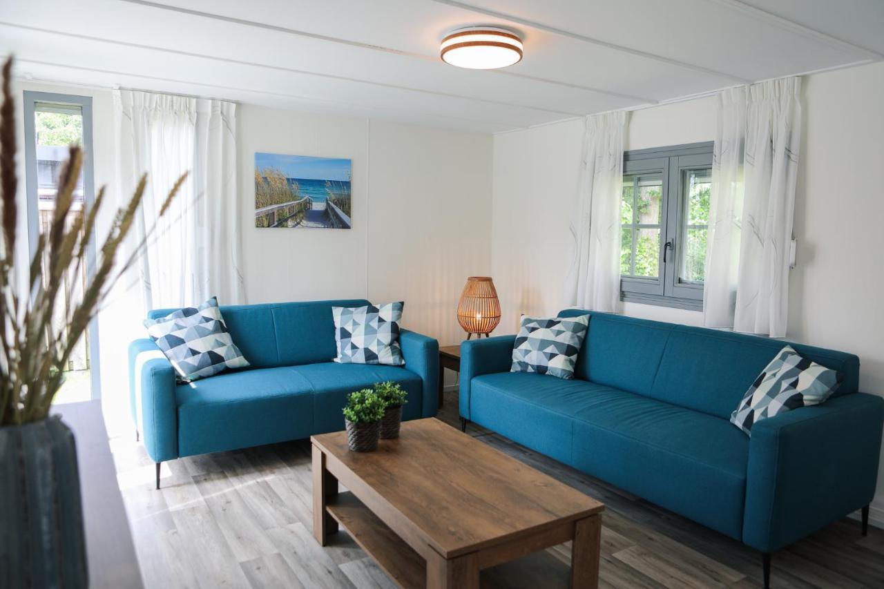 Ruim Chalet In Het Hart Van Zeeland Heinkenszand 외부 사진