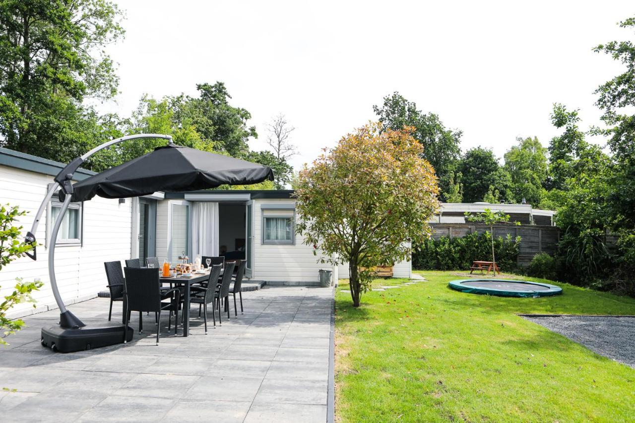 Ruim Chalet In Het Hart Van Zeeland Heinkenszand 외부 사진