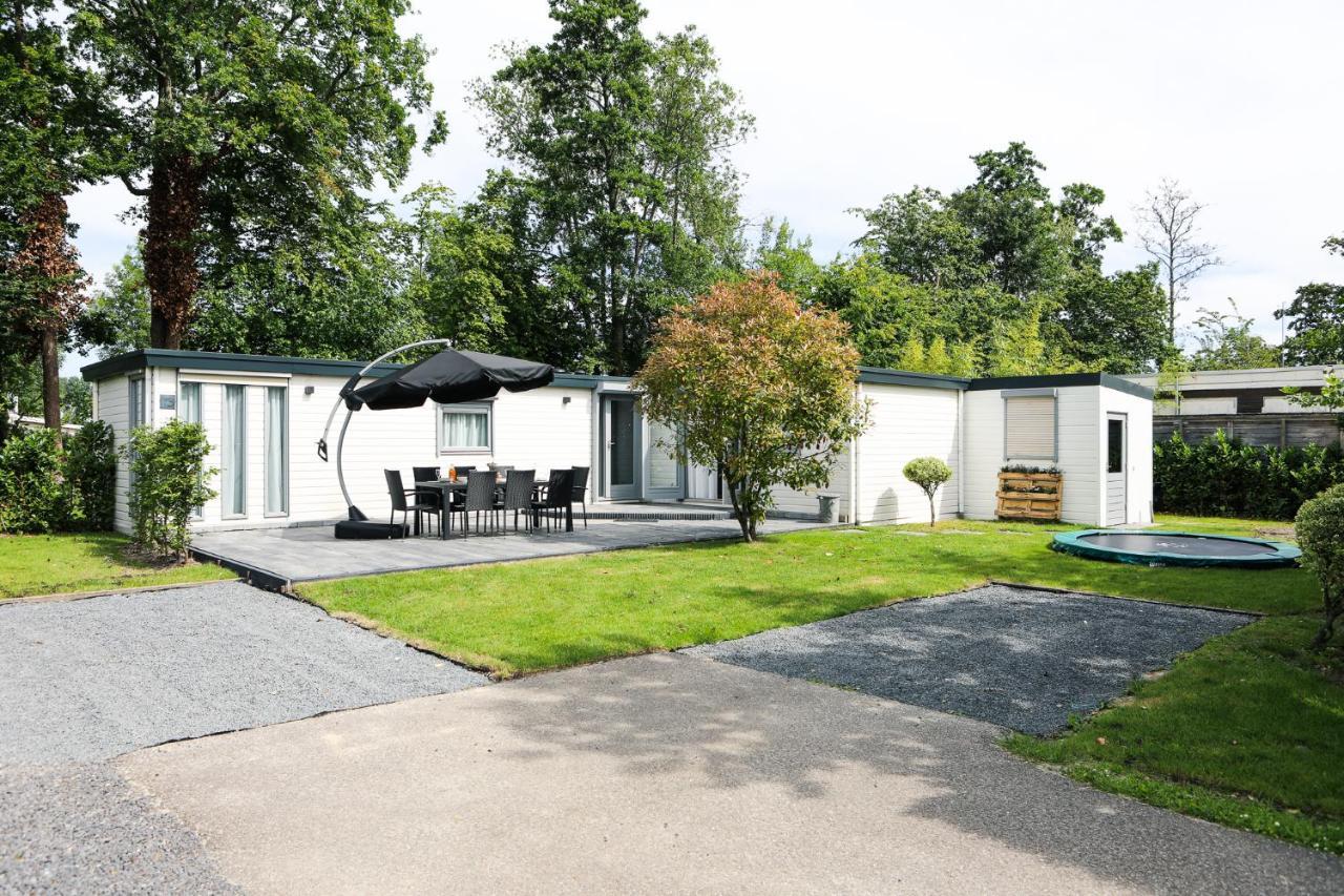 Ruim Chalet In Het Hart Van Zeeland Heinkenszand 외부 사진