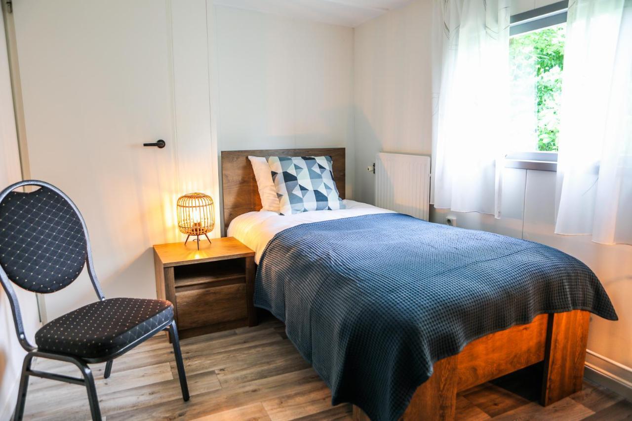 Ruim Chalet In Het Hart Van Zeeland Heinkenszand 외부 사진